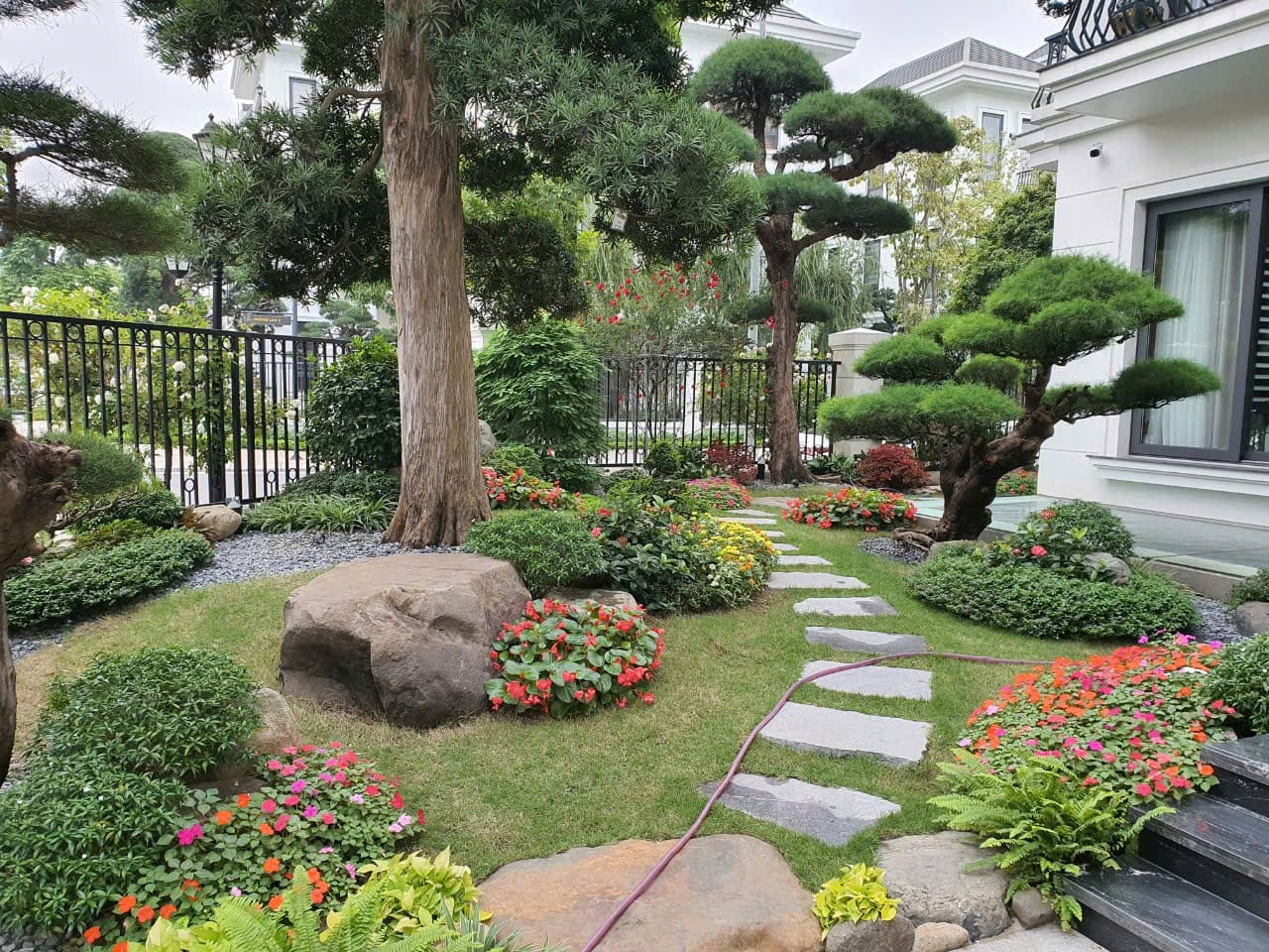 Thiết kế thi công sân vườn biệt thự